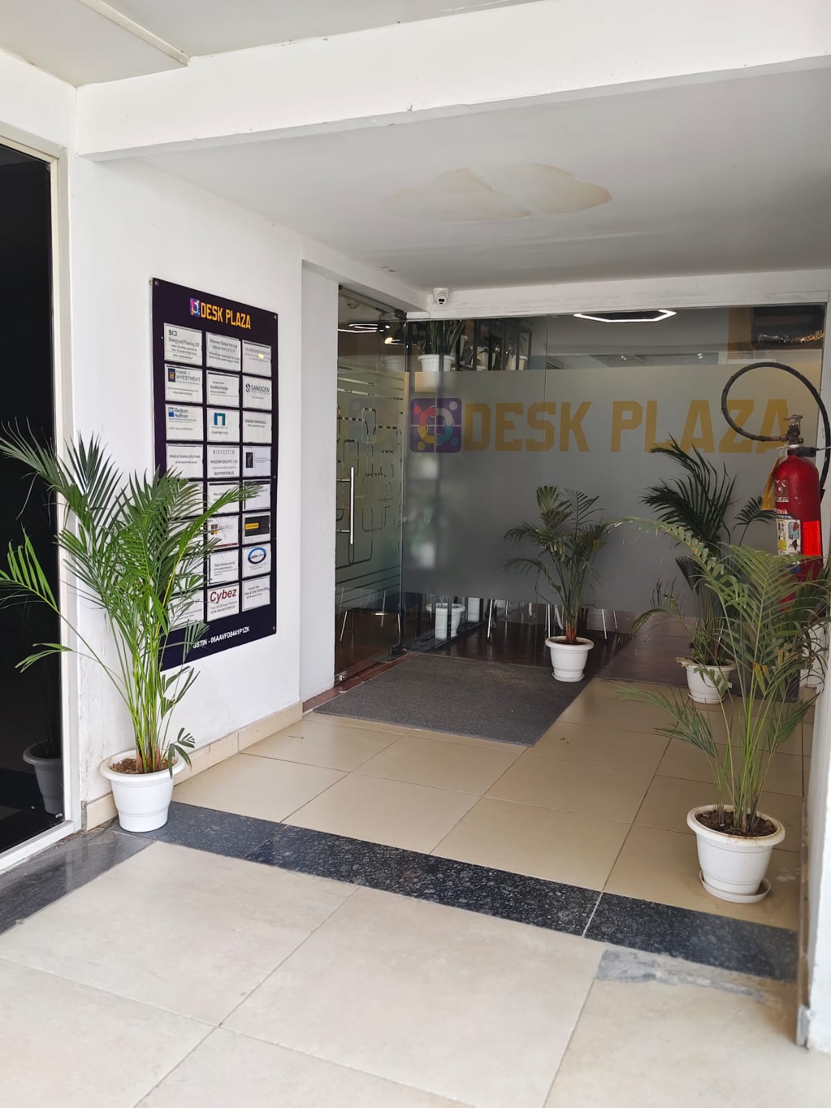 DESKPLAZA at Sector 50