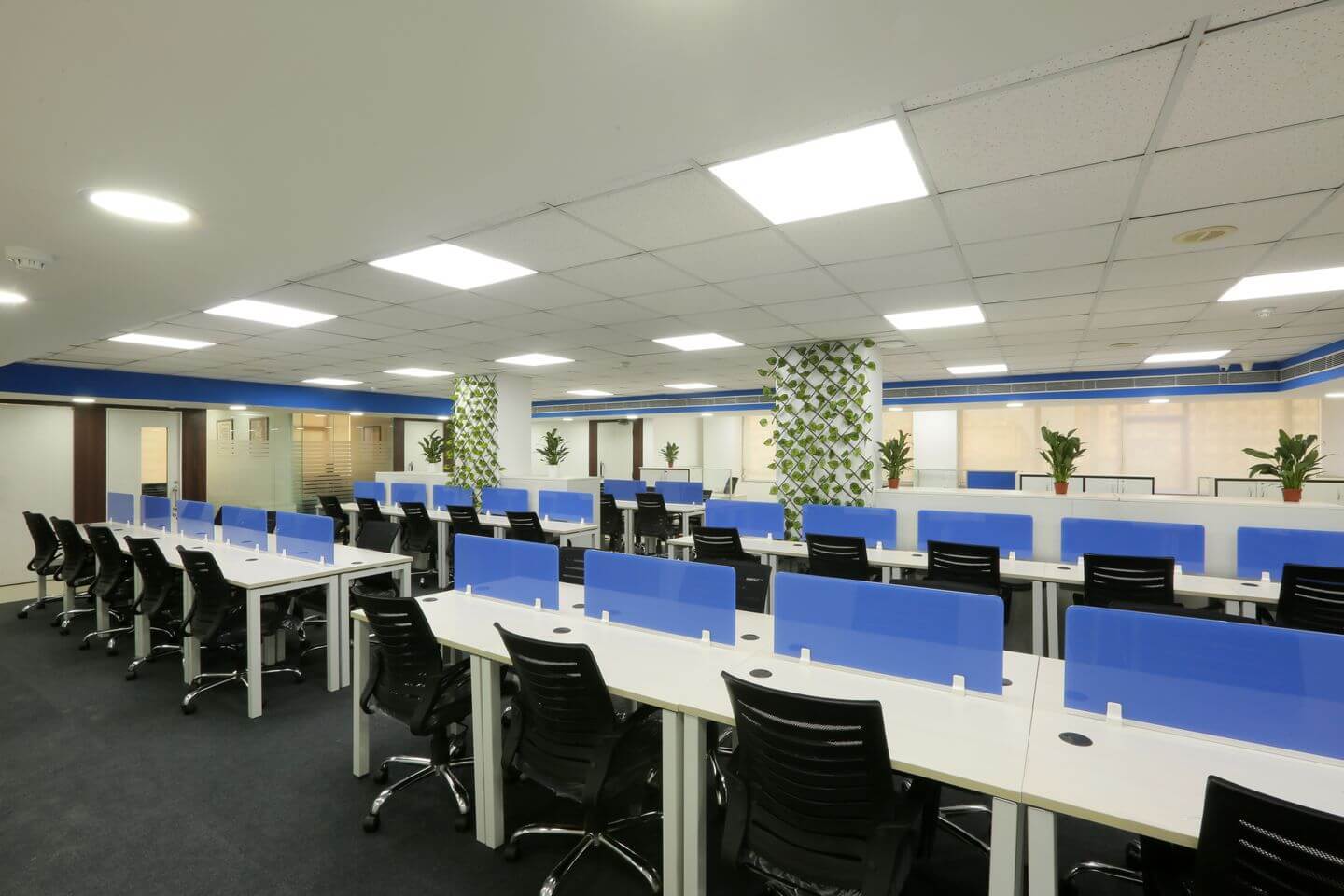 Hub-And-Oak-in-Nehru-Place-04