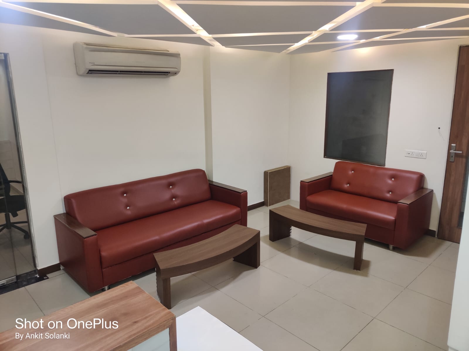 Luxuria Clubs &amp; Coworks Vastrapur Satellite