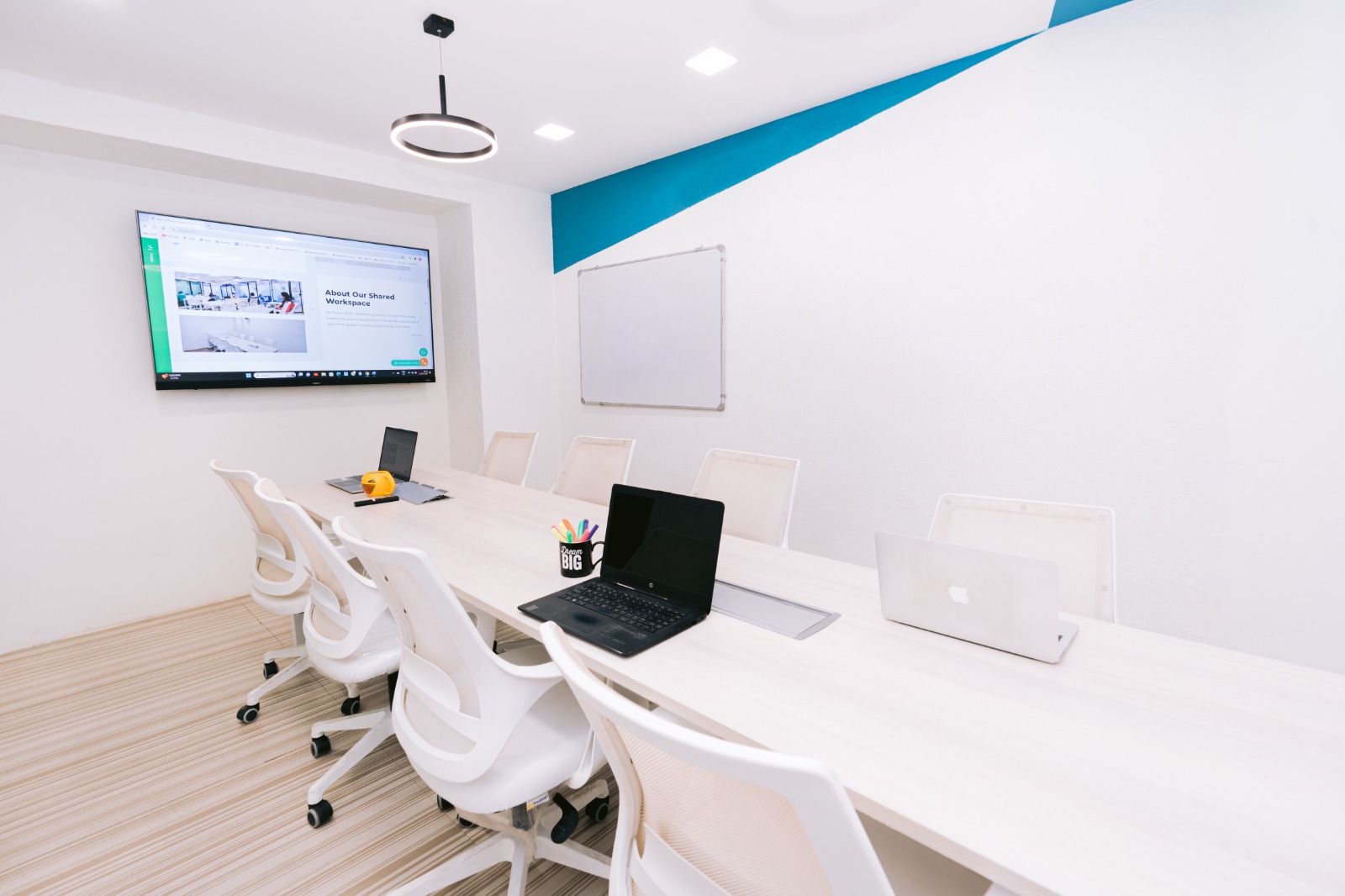 PLUG N WORK Co-Working Space
