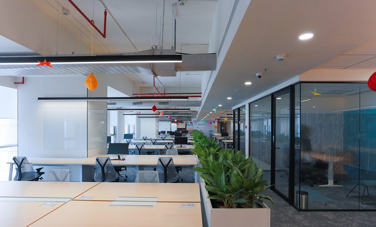TABLE SPACE in 10, DLF Cyber City Rd